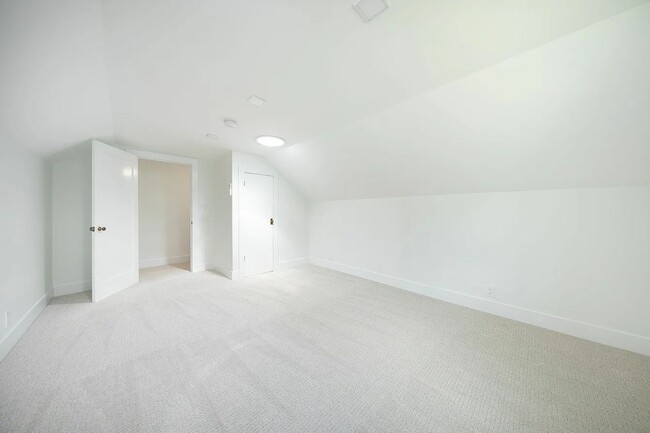 Building Photo - 3bd/2ba Seattle Home