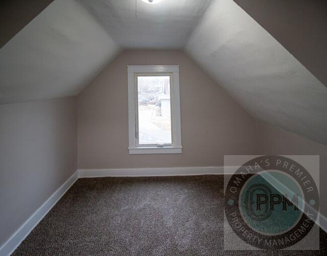 Building Photo - Cute 2 Bedroom House In South Omaha