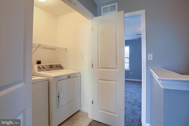 Building Photo - 723 Jonathan Ct