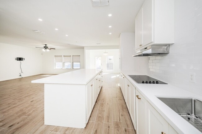 Building Photo - 115 Coahuila Loop