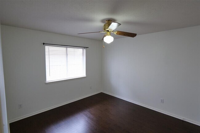 Building Photo - 23135 N Waterlake Dr