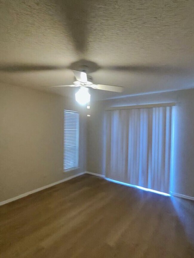 Building Photo - 2317 Garden Park Ct