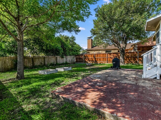Building Photo - 1102 Brashear Ln
