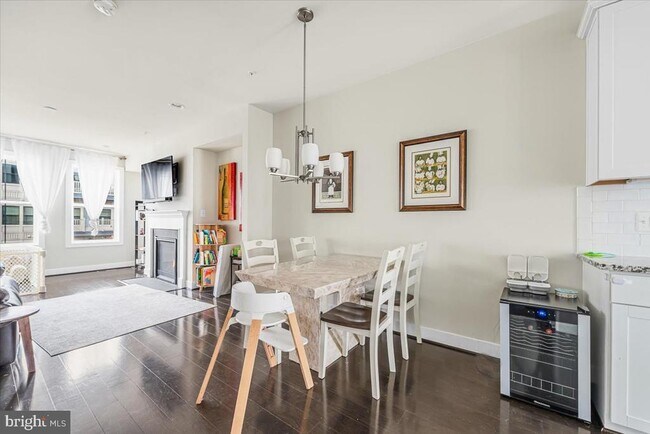 Building Photo - 12611 Macaulay St