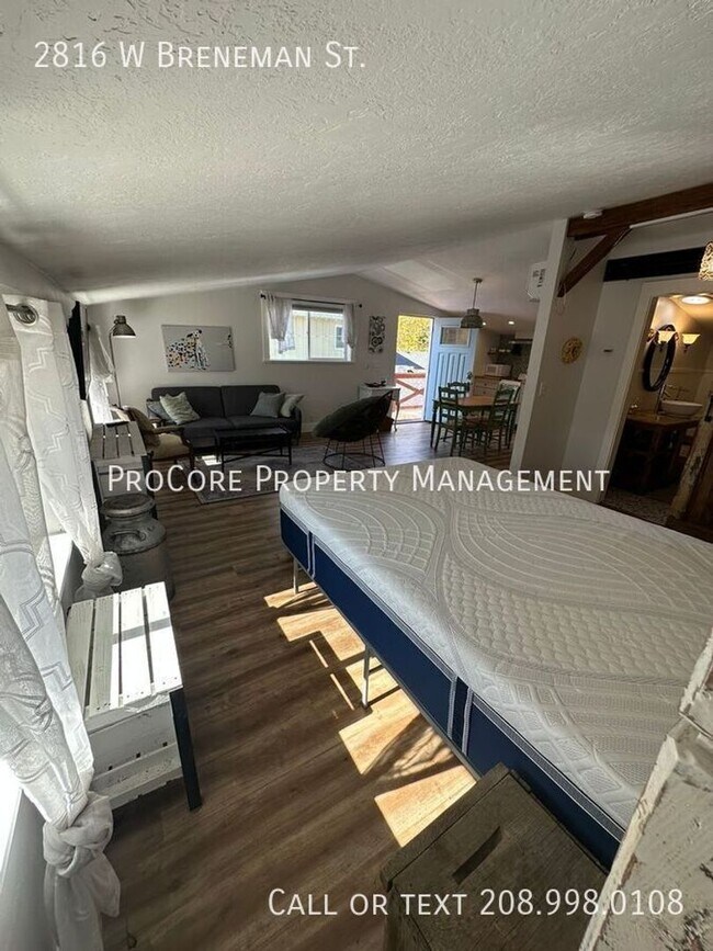 Building Photo - Charming Upper Unit Studio – Fully Furnished Above Garage | $1,195.00 | Near Downtown
