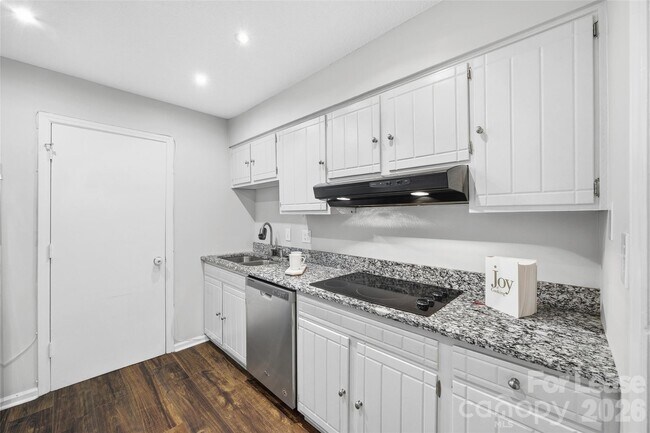 Building Photo - 4739 Hedgemore Dr