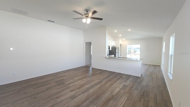 Building Photo - 10 Prairie Ln