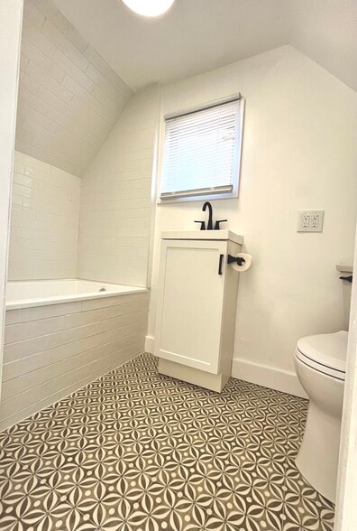 Building Photo - 10174 W Ford Ave