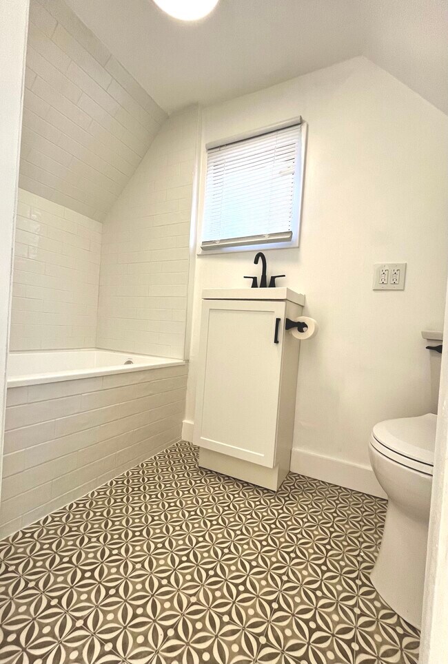 Building Photo - 10174 W Ford Ave