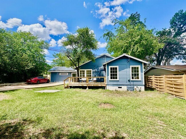 Building Photo - 4406 Airport Blvd