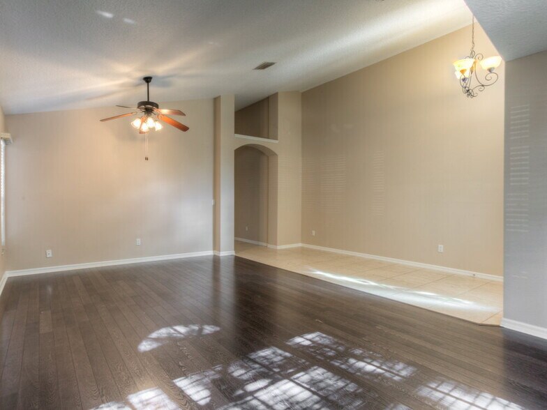 Building Photo - 16820 Hawkridge Rd