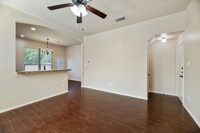Building Photo - AVAILABLE NOW! Beautiful 3 Bedroom Duplex located in Lavon,Texas!