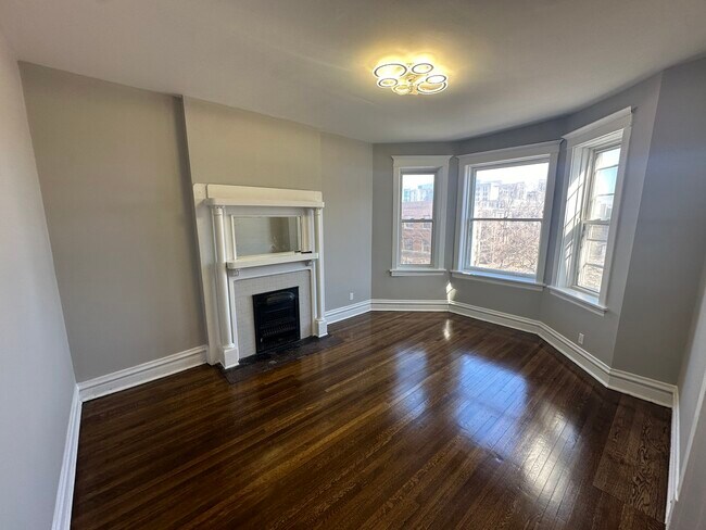 Building Photo - 6110 S Ingleside Ave