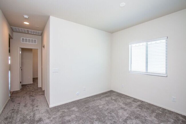 Building Photo - COMING SOON!! RECENTLY BUILT HOME IN MARICOPA!