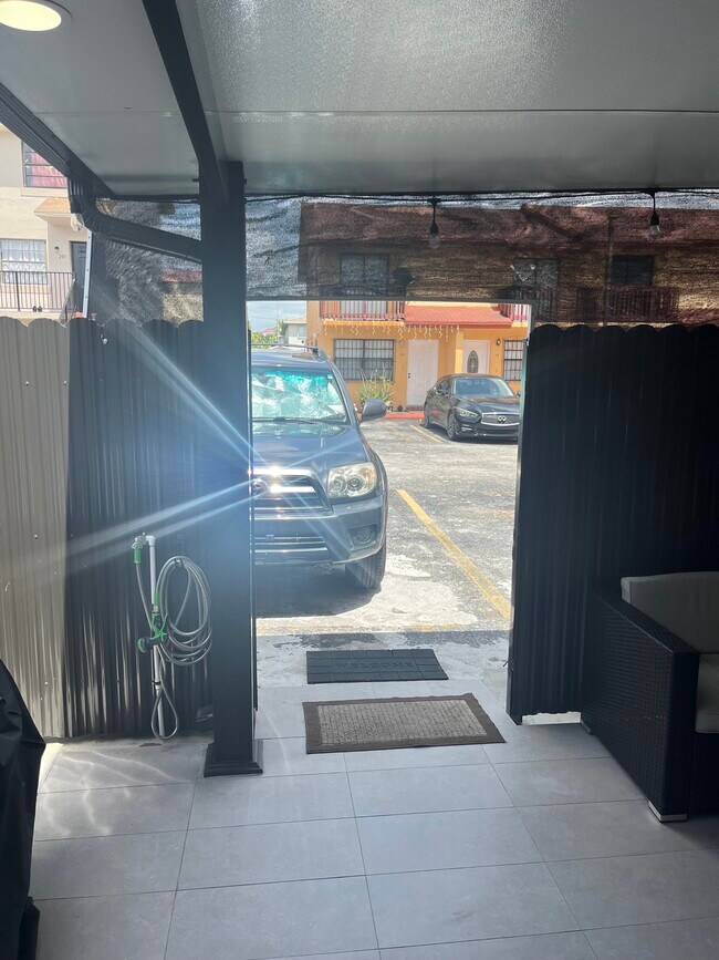 Building Photo - 2221 W 52nd St