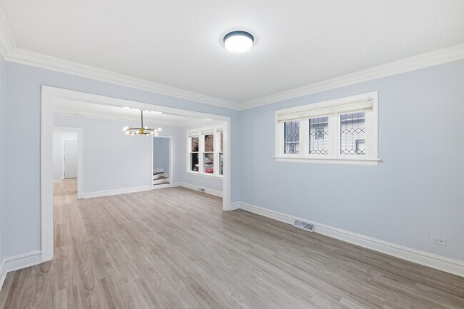 Building Photo - 142 W 103rd Pl