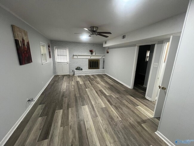 Building Photo - 409 Cumberland Dr SE