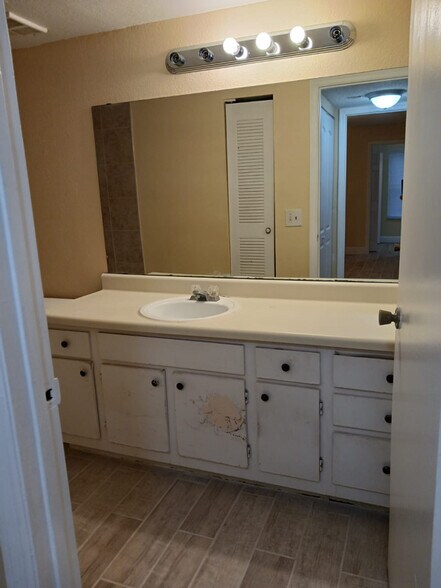 Building Photo - 4518 Commander Dr