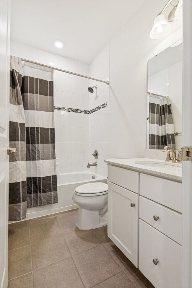 Building Photo - Welcome to this stunning 3-bedroom, 2.5-ba...