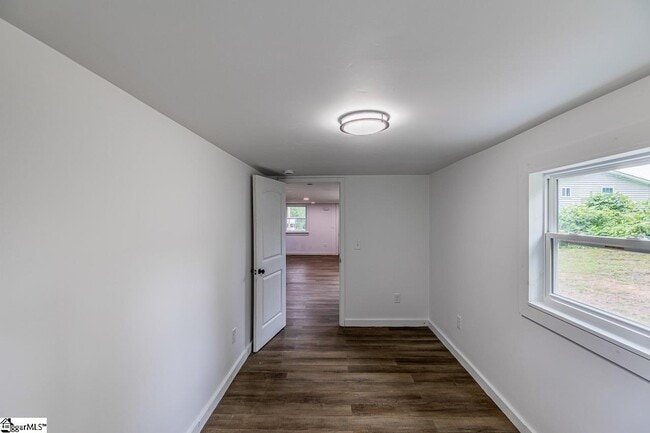 Building Photo - 611 Hunters Ct
