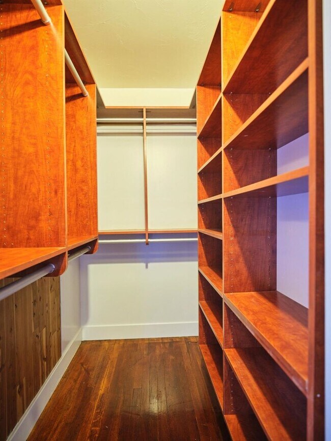 Building Photo - Charming 3 Bedroom in Historical Tower District