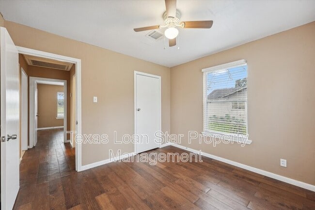 Building Photo - 1107 Defender St