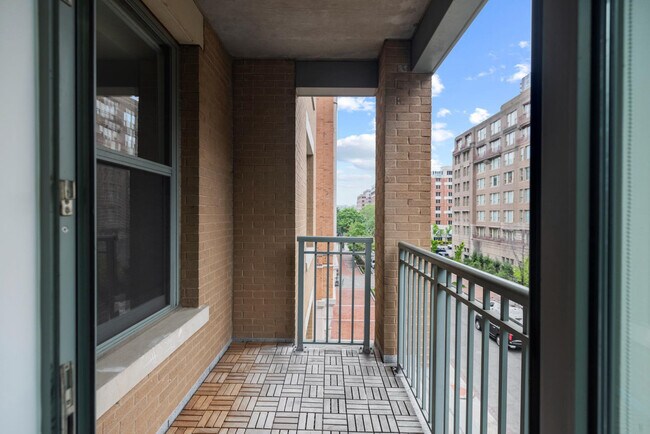 Building Photo - 2425 L St NW