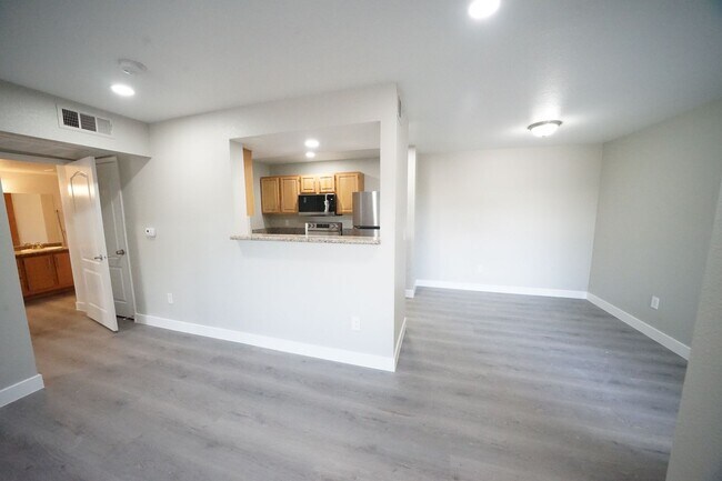 Building Photo - SHOWINGS AVAILABLE NOW