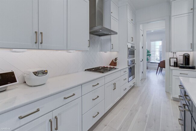 Building Photo - 5 br, 4.5 bath Townhome - 342 Purbrook Ln