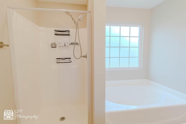 Building Photo - 246 Macarthur Dr