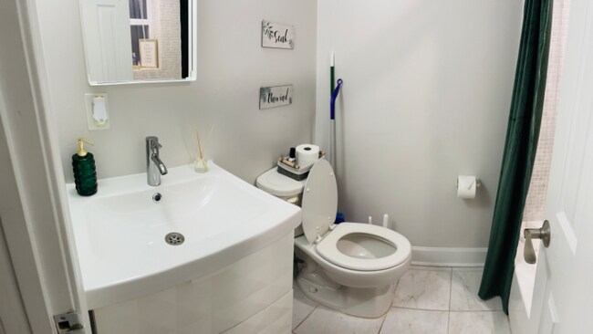 Building Photo - 45 Sheridan Dr NE