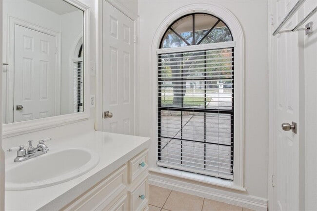 Building Photo - 109 White Sands Dr