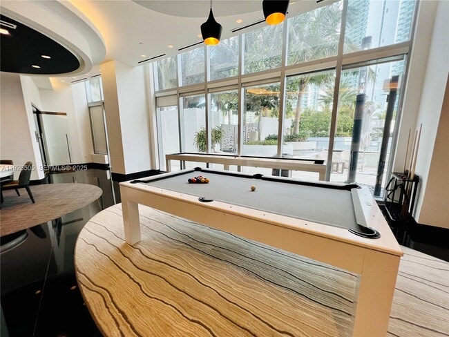 Building Photo - 851 NE 1st Ave