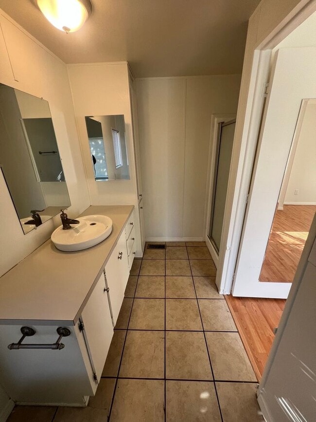 Building Photo - Spacious 4-Bed, 2-Bath Home in Whittier