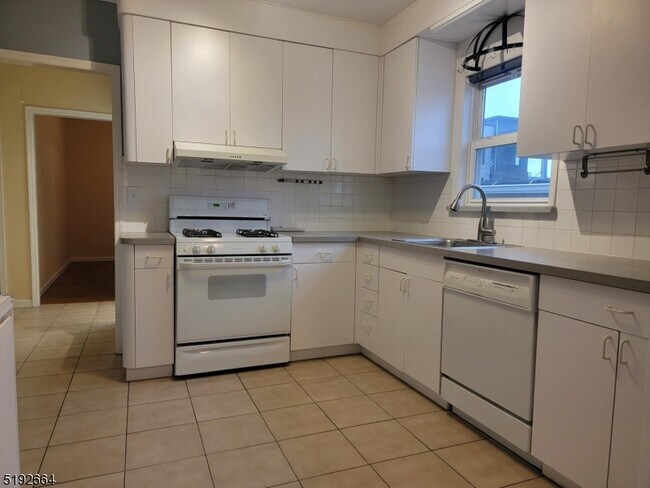 Building Photo - 26 W Price St