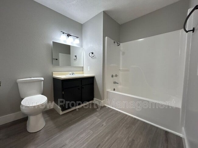 Building Photo - 940 27th St