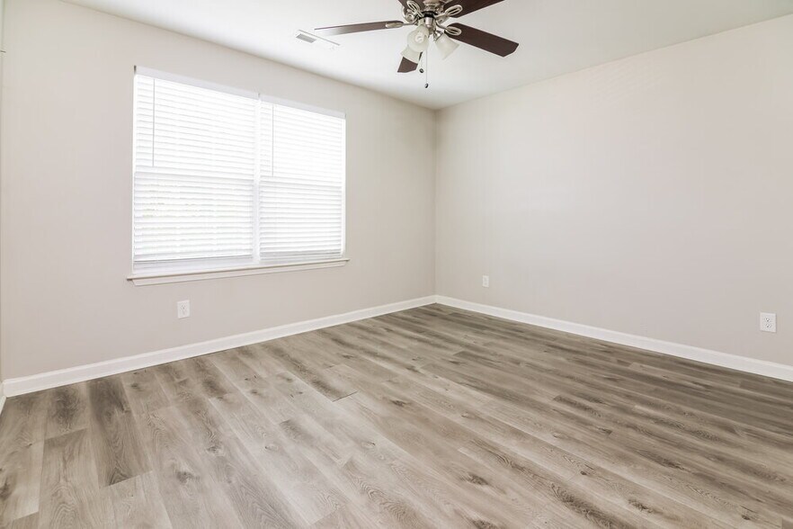 Building Photo - 417 Randolph Dr