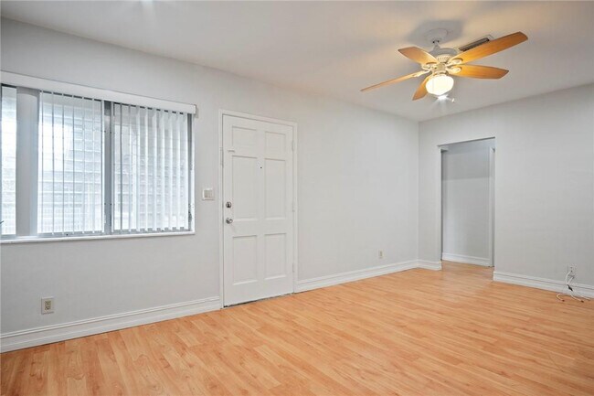 Building Photo - 2130 NE 42nd Ct