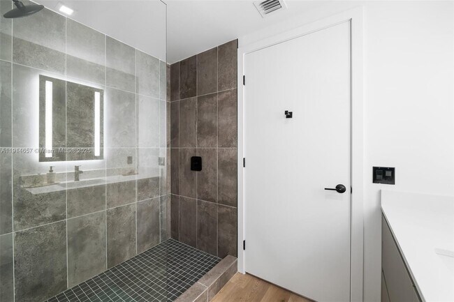 Building Photo - 307 SW 5th St