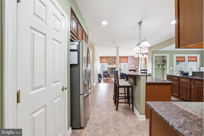 Building Photo - 5767 Bush Hill Dr
