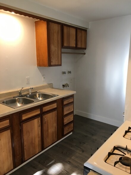 Building Photo - 107 N 3rd St