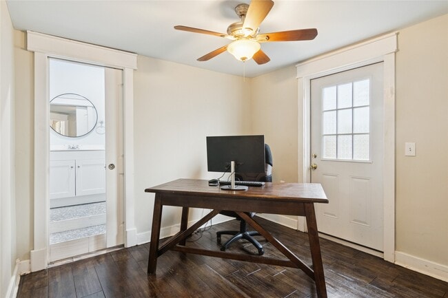 Building Photo - 1910 East Ave