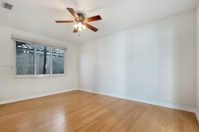 Building Photo - 4051 Ensenada Ave