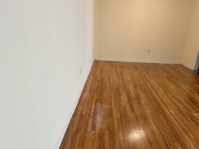 Building Photo - 1044 Campbell Ave
