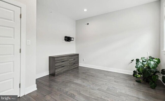Building Photo - 2813 Tilton St