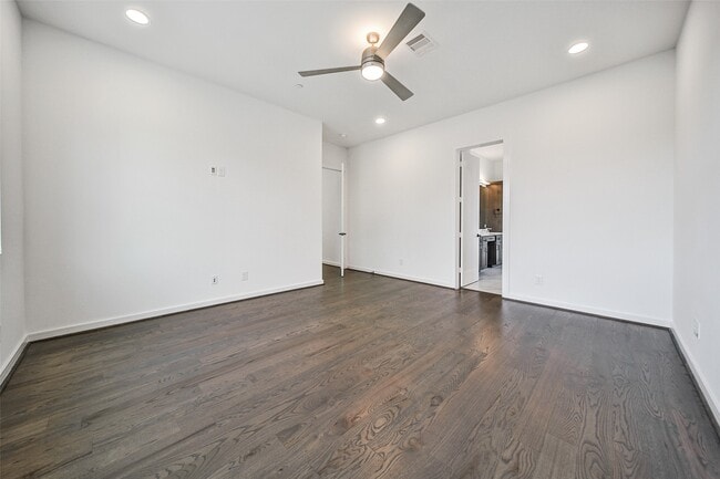 Building Photo - 815 W 17th St