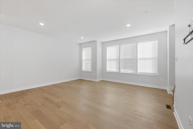 Building Photo - 115 Tonio Pl