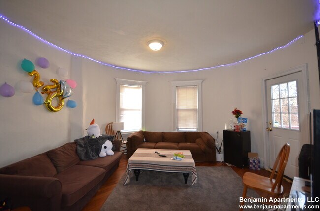 Building Photo - 42 Brainerd Rd