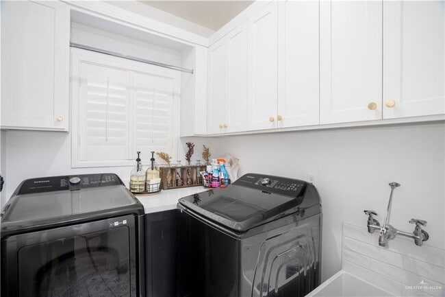 Building Photo - 2701 Windsor St