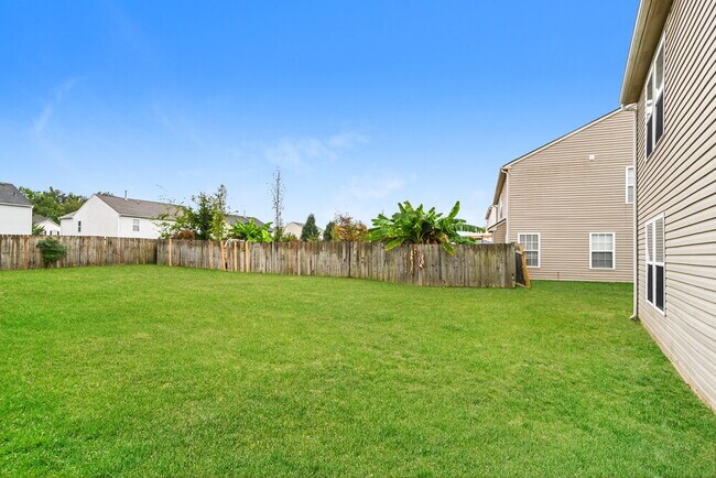 Building Photo - 13921 Lawrence Farm Ln